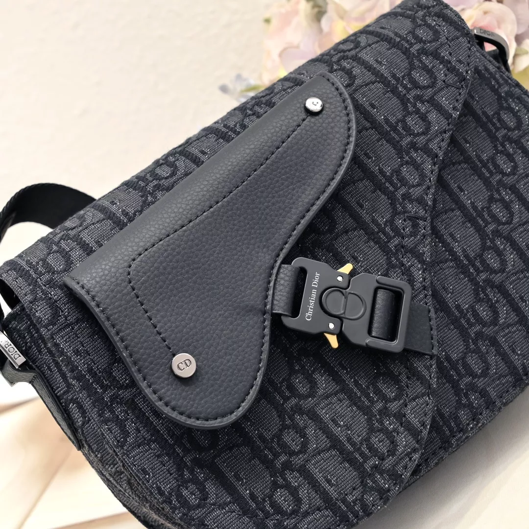 Affordable 5138 Christian Dior AAA Man Messenger Bags