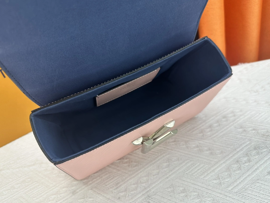 Affordable 5932 Louis Vuitton AAA Quality Messenger Bags For Women