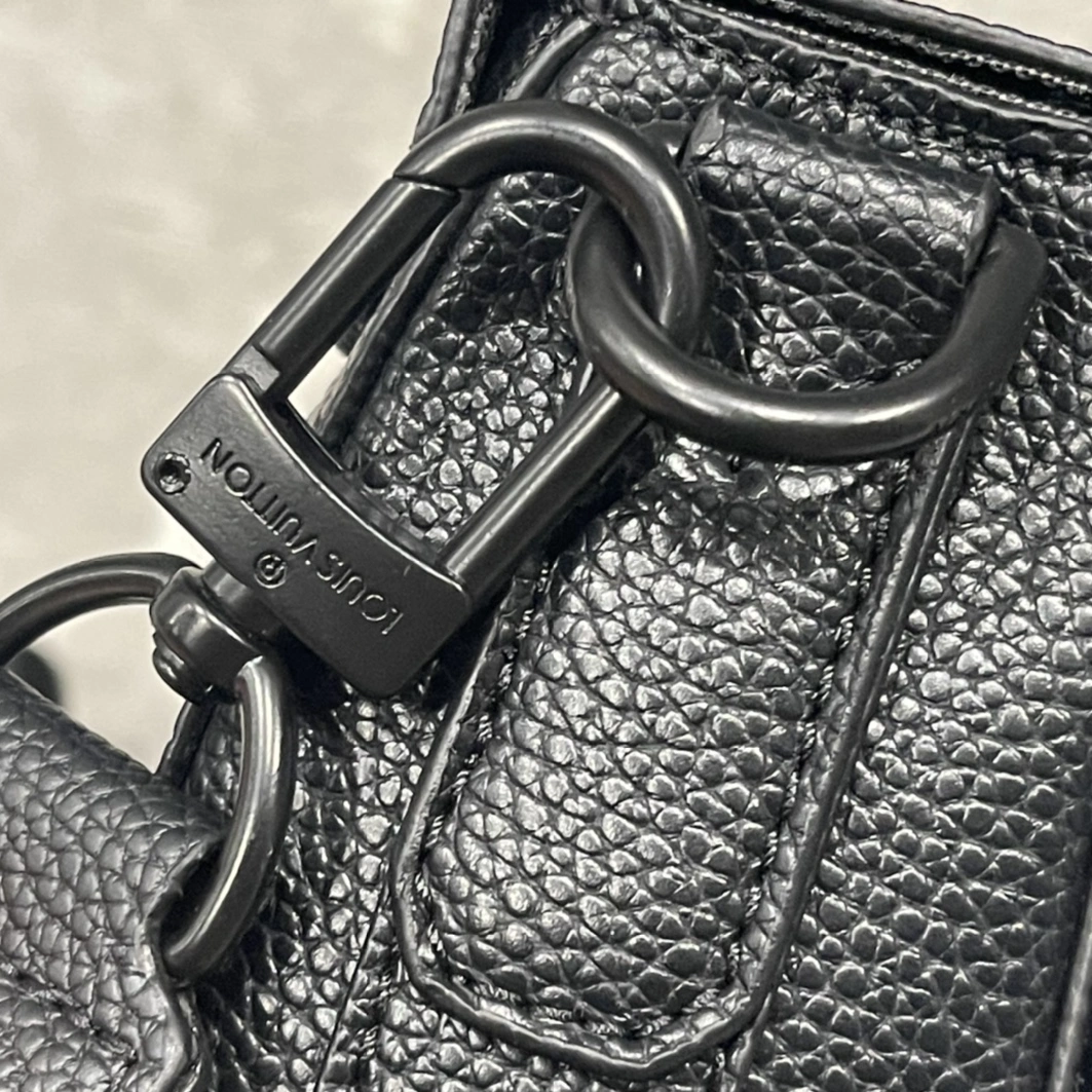 Affordable 6035 Louis Vuitton AAA Man Messenger Bags