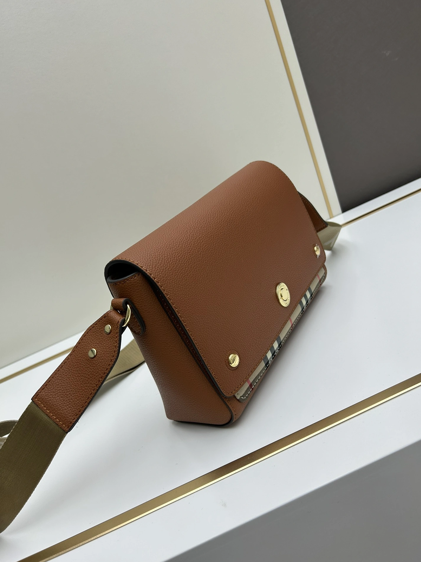 Affordable 6485 Burberry AAA Quality Messenger Bags For Women