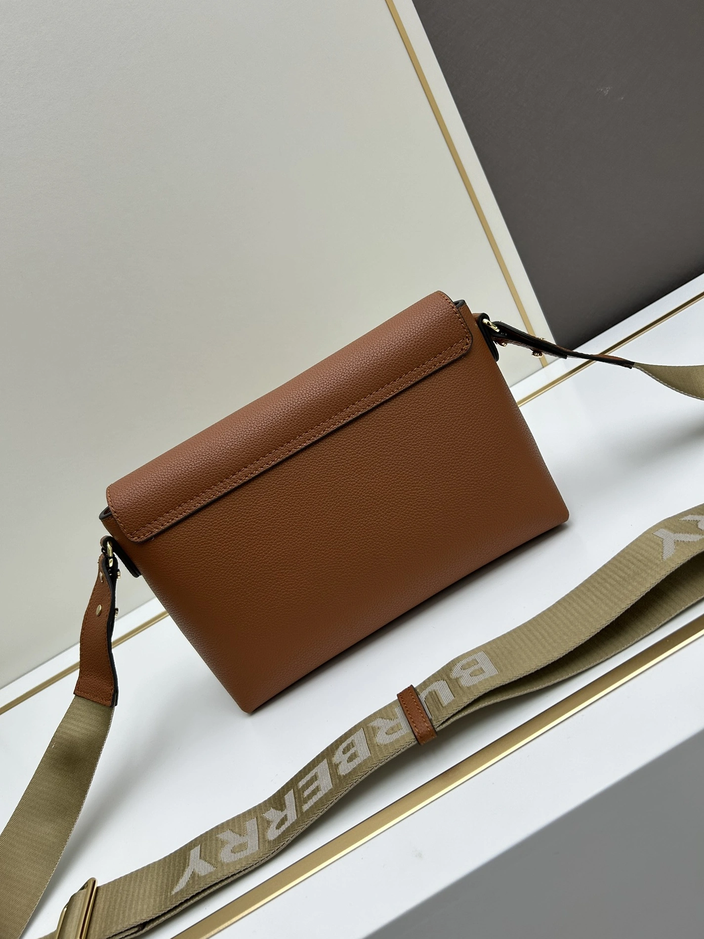 Affordable 6485 Burberry AAA Quality Messenger Bags For Women