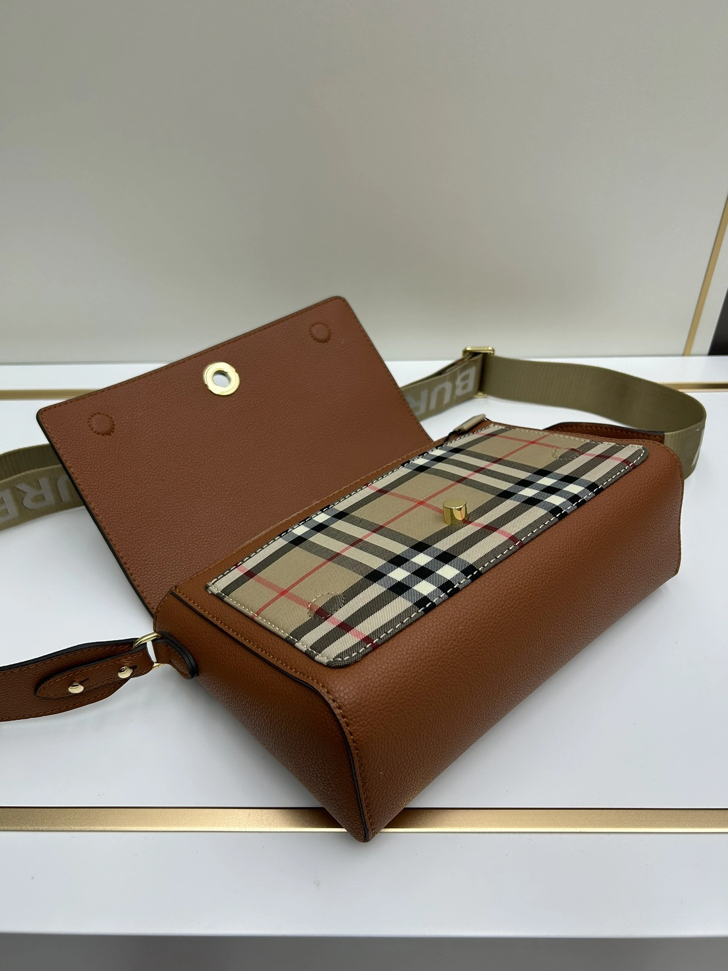 Affordable 6485 Burberry AAA Quality Messenger Bags For Women