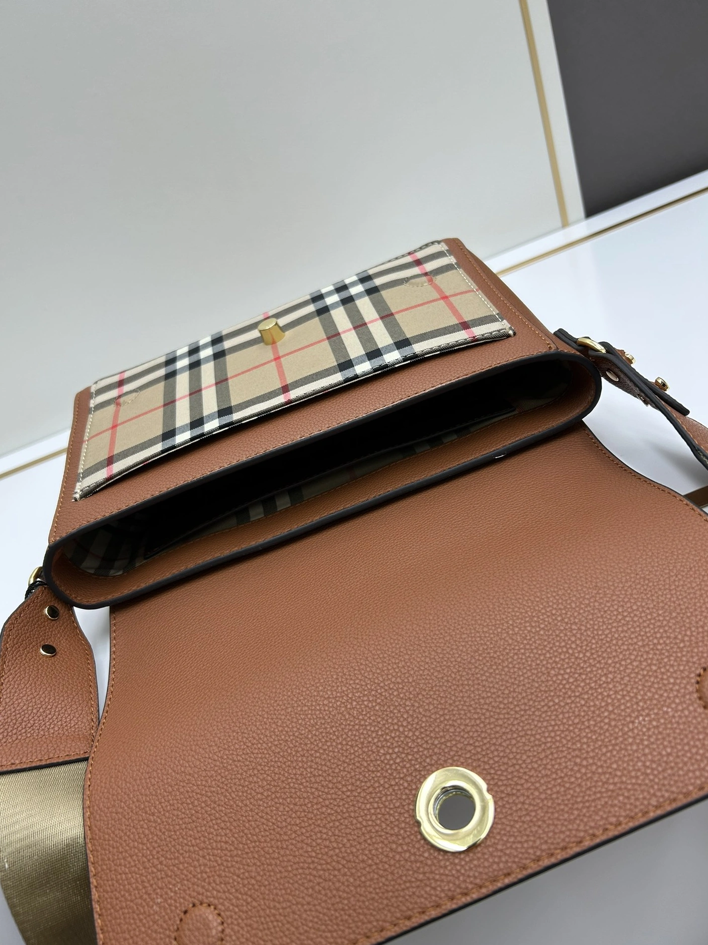 Affordable 6485 Burberry AAA Quality Messenger Bags For Women