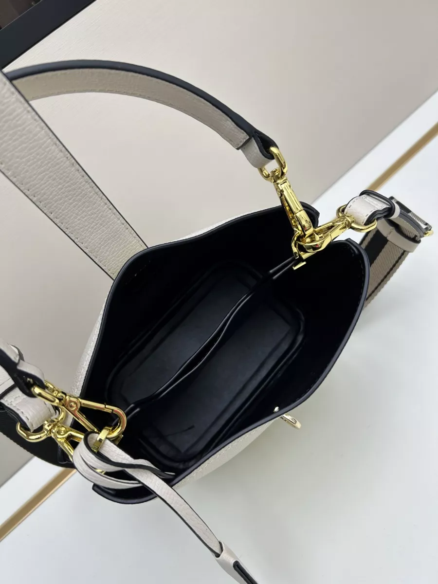 Affordable 6858 Prada AAA Quality Messenger Bags For Women