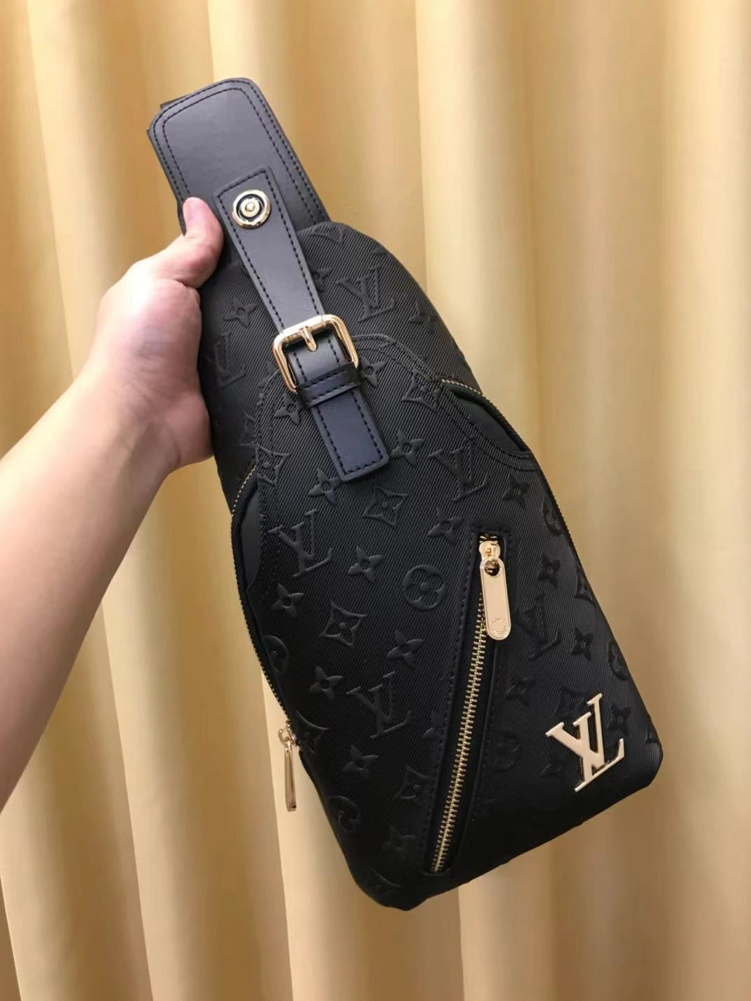 Affordable 7314 Louis Vuitton AAA Man Messenger Bags