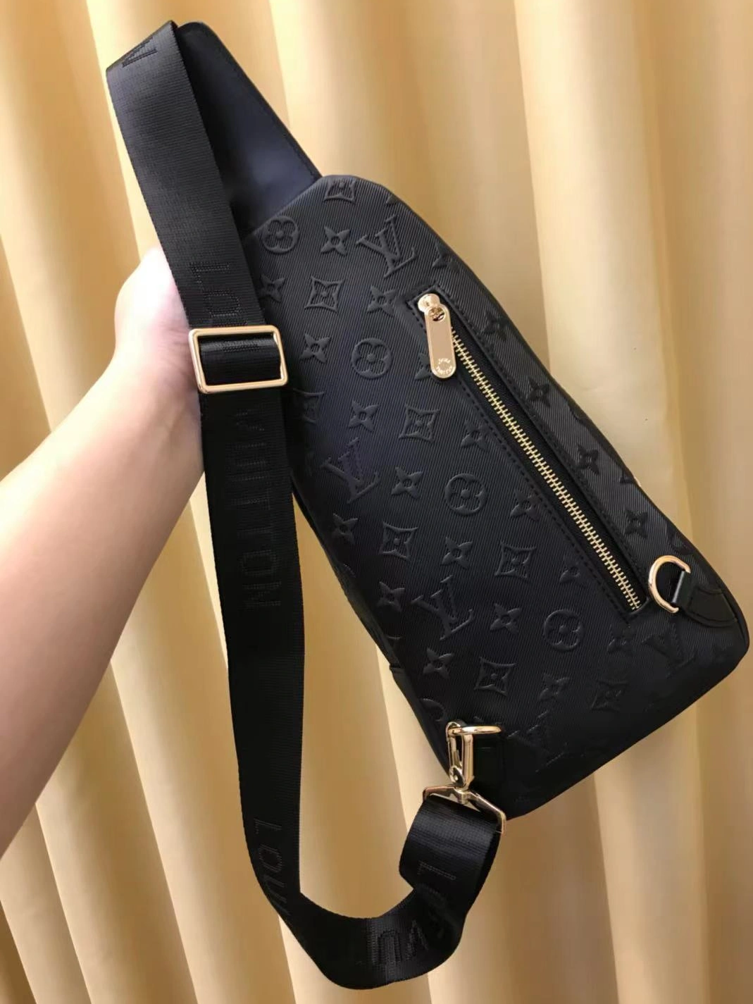Affordable 7314 Louis Vuitton AAA Man Messenger Bags