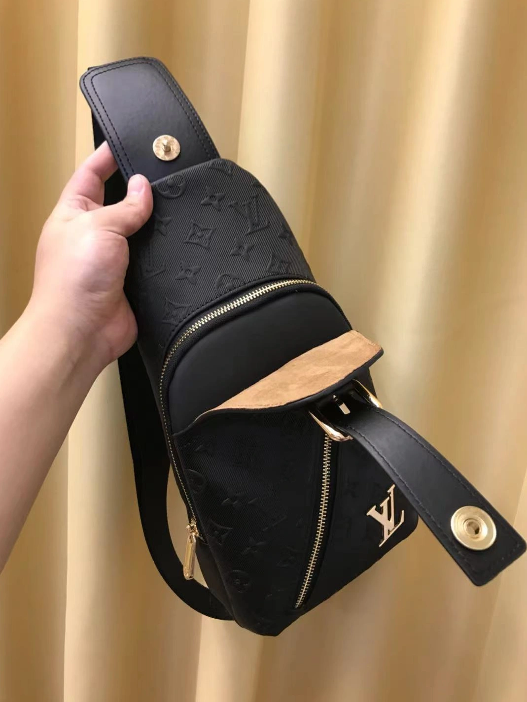 Affordable 7314 Louis Vuitton AAA Man Messenger Bags