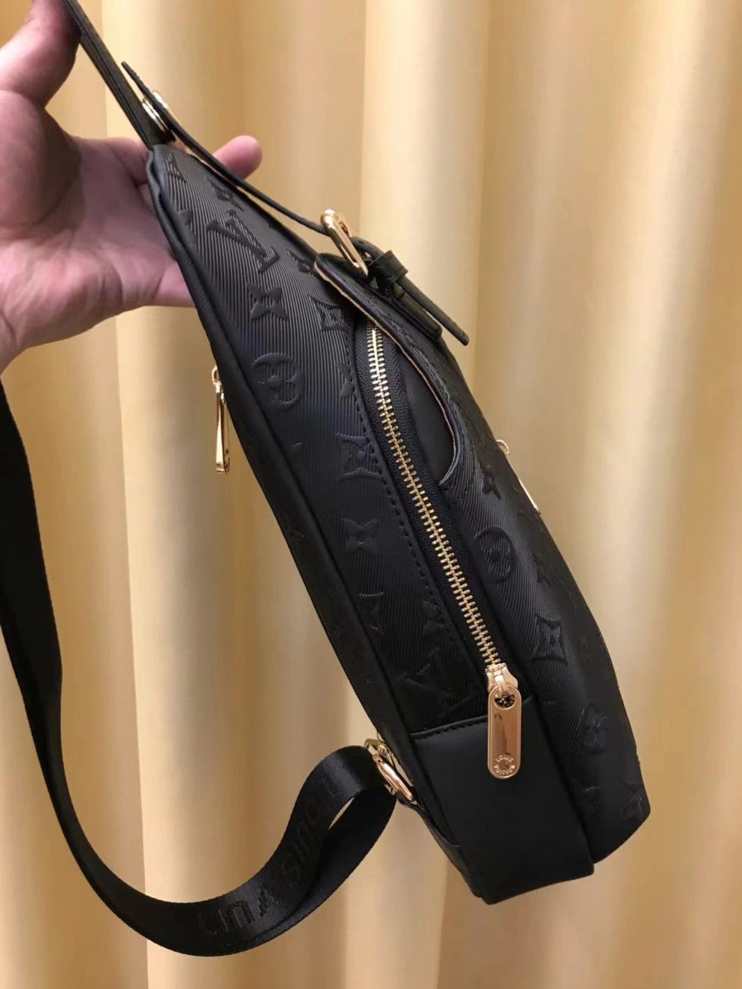 Affordable 7314 Louis Vuitton AAA Man Messenger Bags
