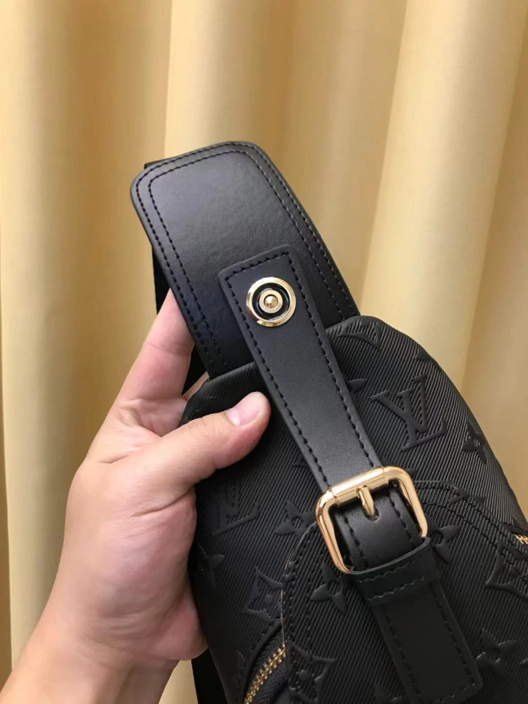 Affordable 7314 Louis Vuitton AAA Man Messenger Bags