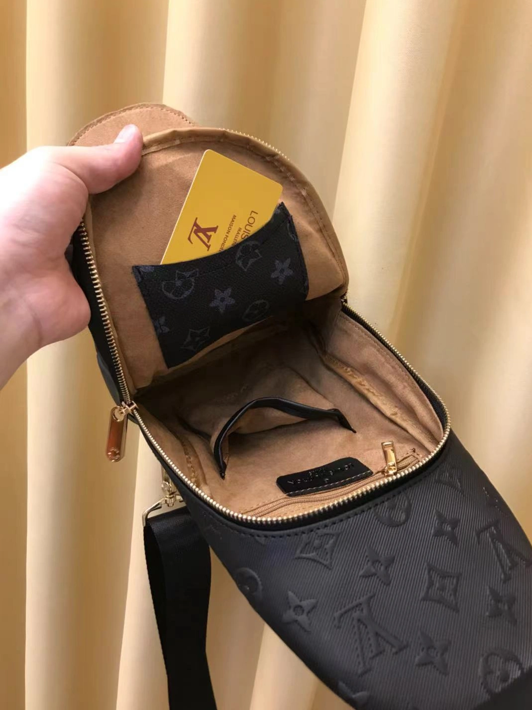 Affordable 7314 Louis Vuitton AAA Man Messenger Bags