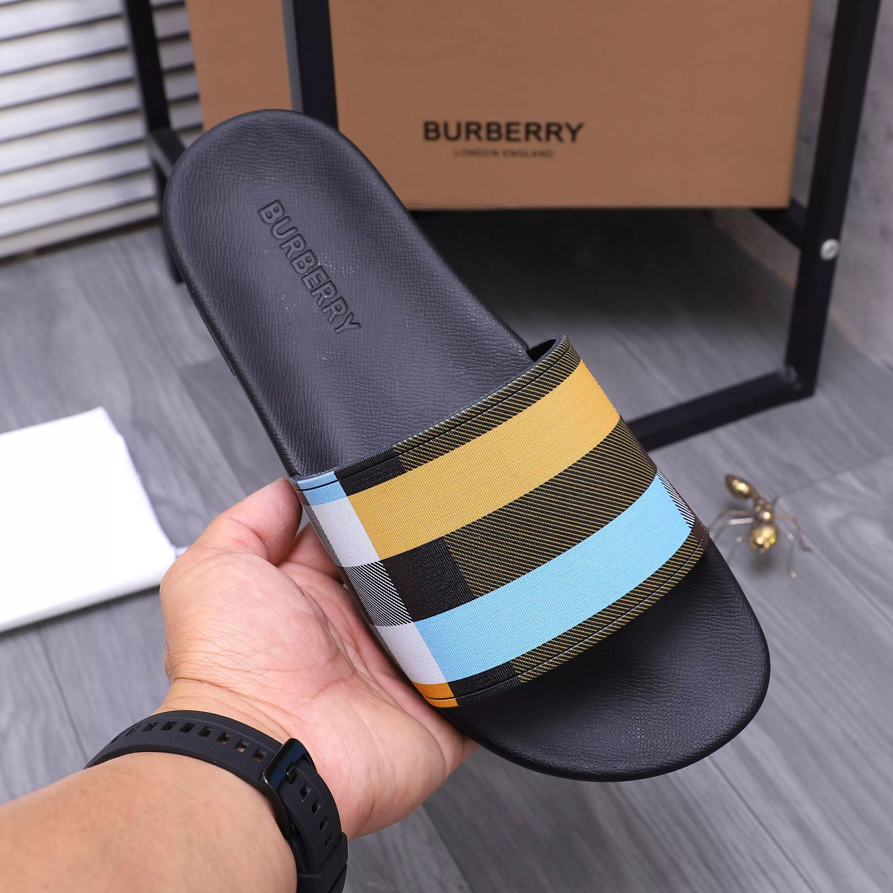 Affordable 7582 Burberry Slippers For Men
