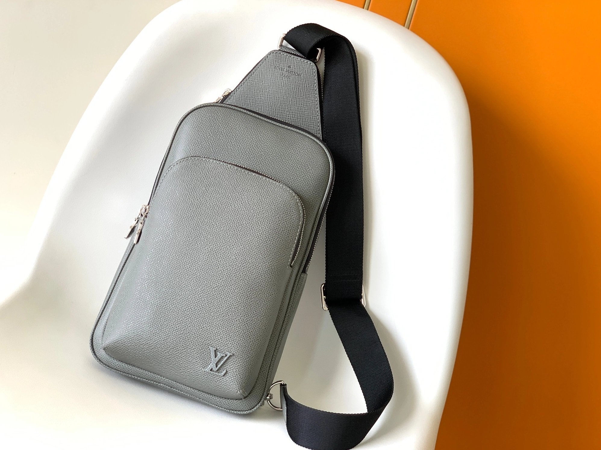 Affordable 7595 Louis Vuitton AAA Man Messenger Bags