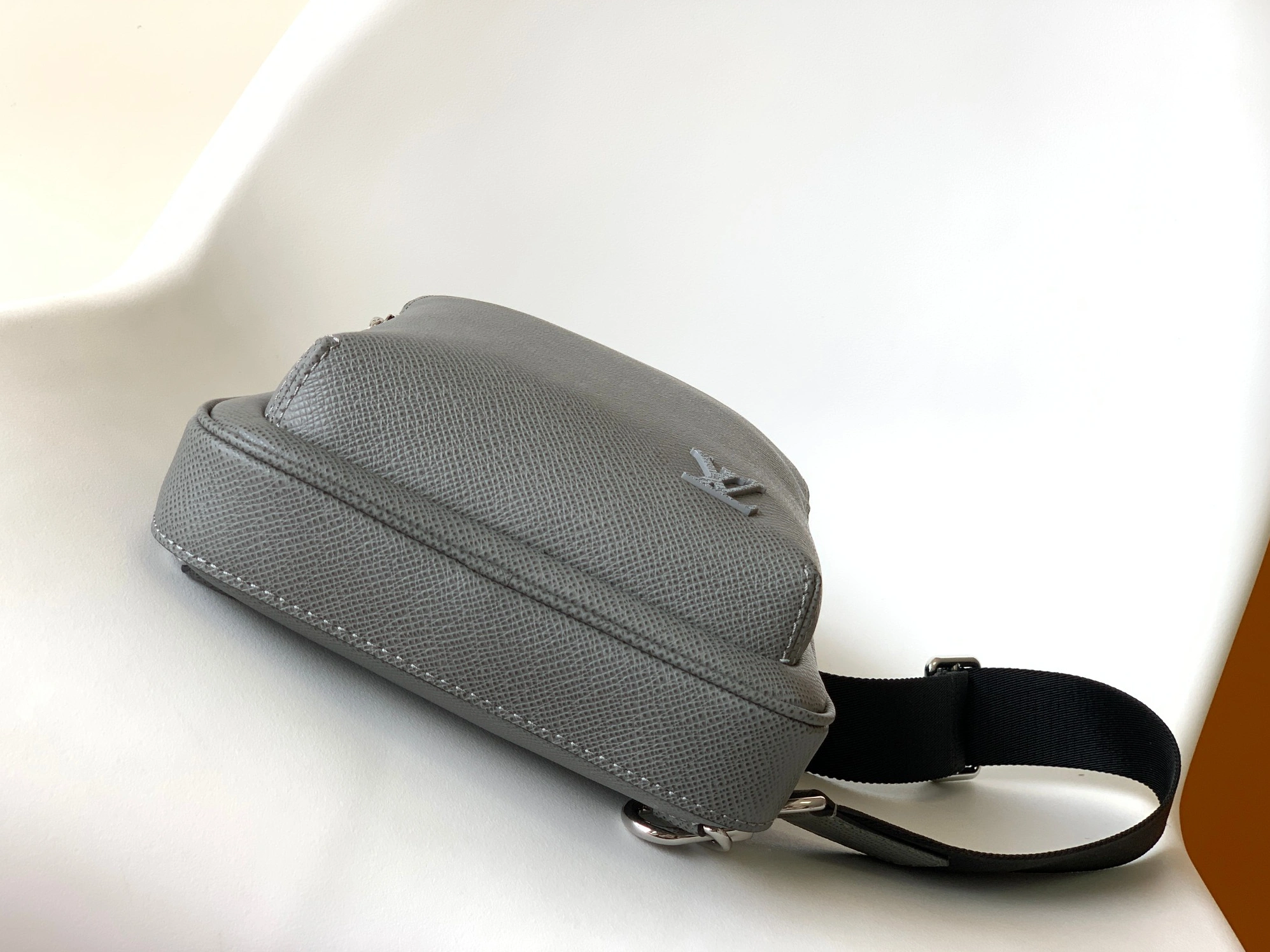 Affordable 7595 Louis Vuitton AAA Man Messenger Bags