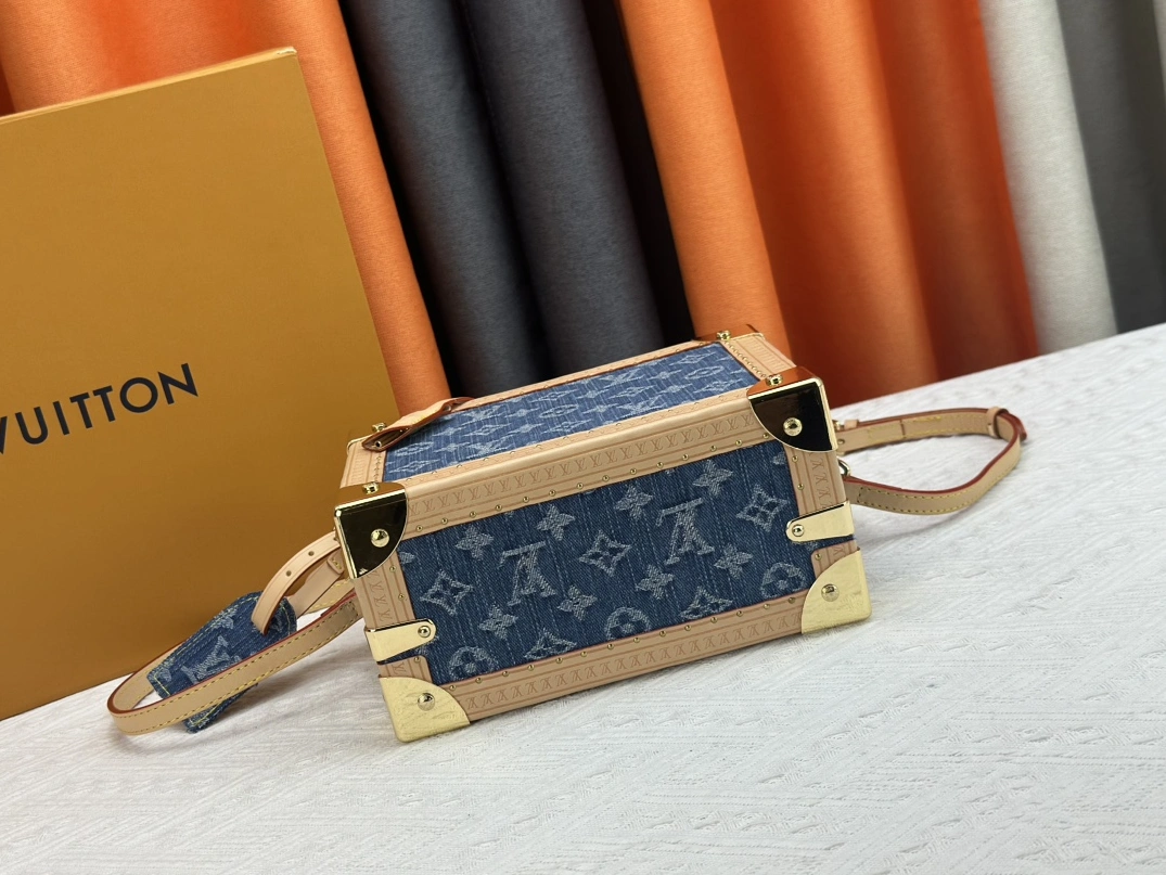 Affordable 7849 Louis Vuitton AAA Quality Messenger Bags For Women