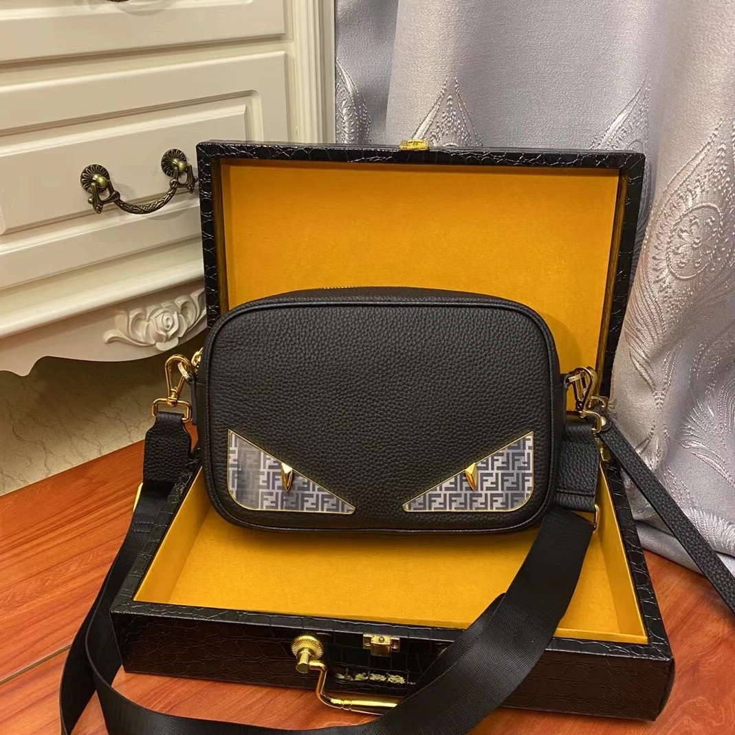 Affordable 7982 Fendi AAA Man Messenger Bags