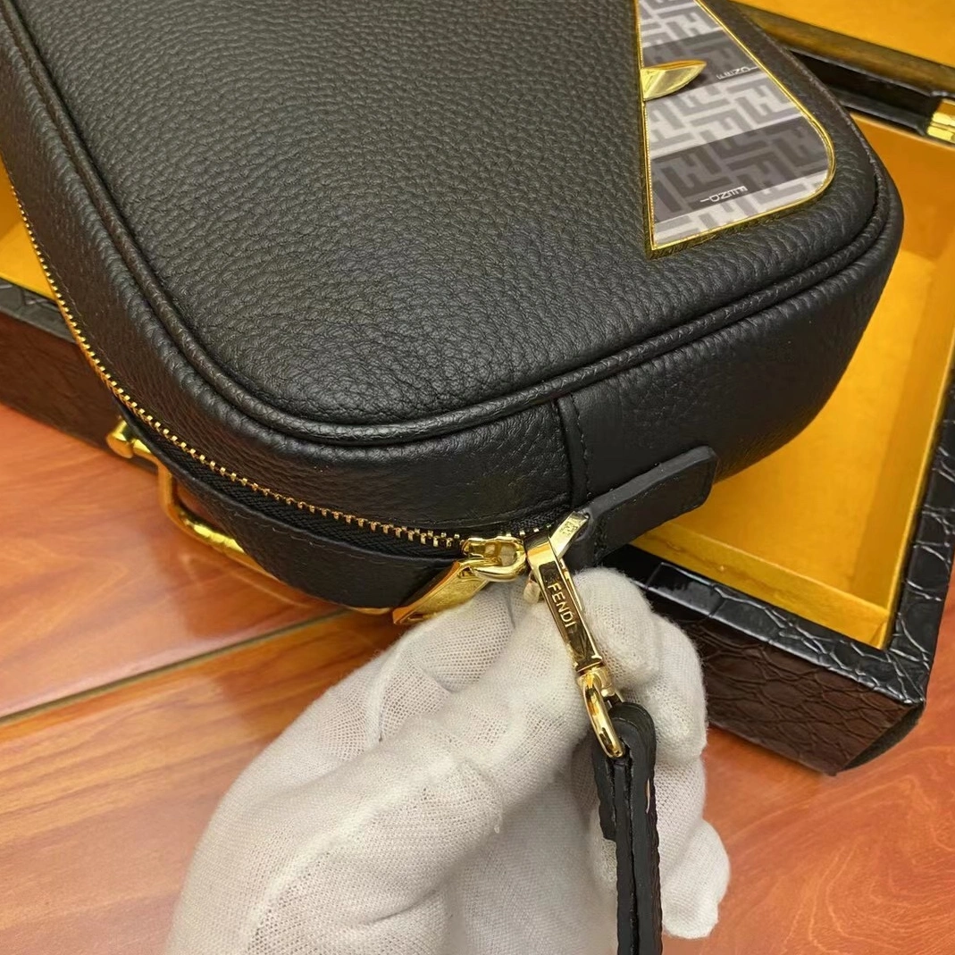 Affordable 7982 Fendi AAA Man Messenger Bags