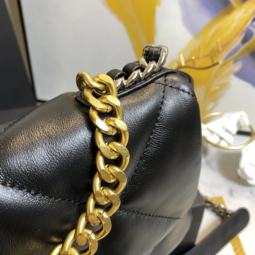 Affordable 7995 Chanel AAA Messenger Bags For Women