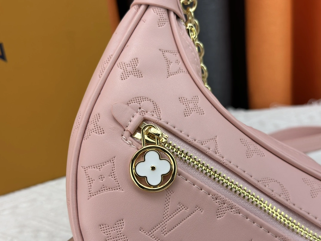 Affordable 8057 Louis Vuitton AAA Quality Messenger Bags For Women
