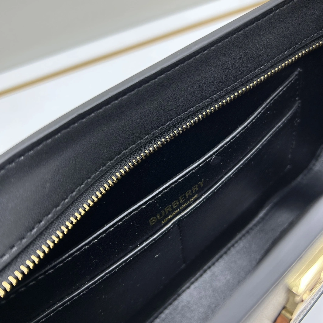 Affordable 8136 Burberry AAA Quality Shoulder Bags For Women