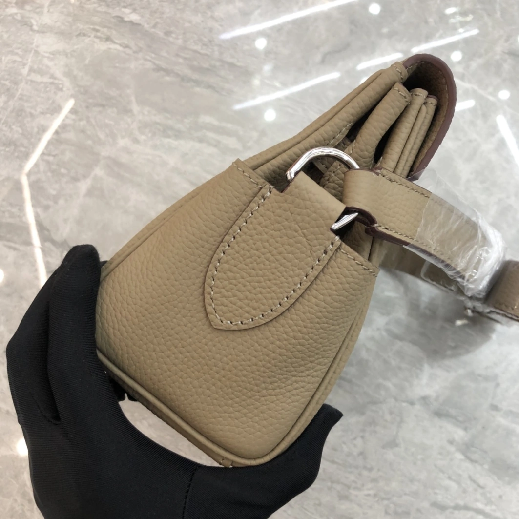 Affordable 8157 Hermes AAA Quality Messenger Bags For Women