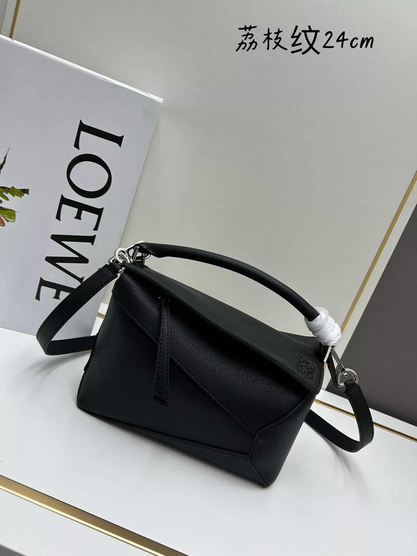 Affordable 8170 LOEWE AAA Quality Messenger Bags For Women