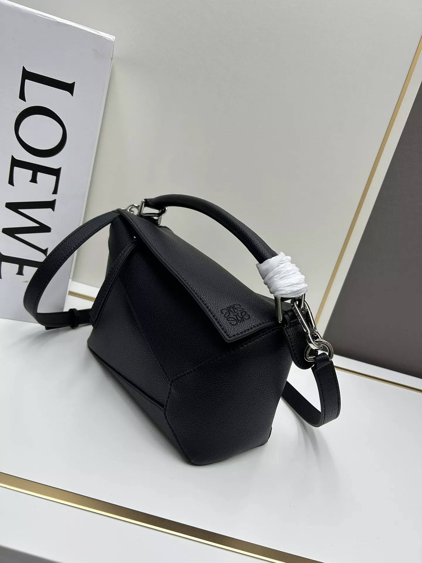 Affordable 8170 LOEWE AAA Quality Messenger Bags For Women