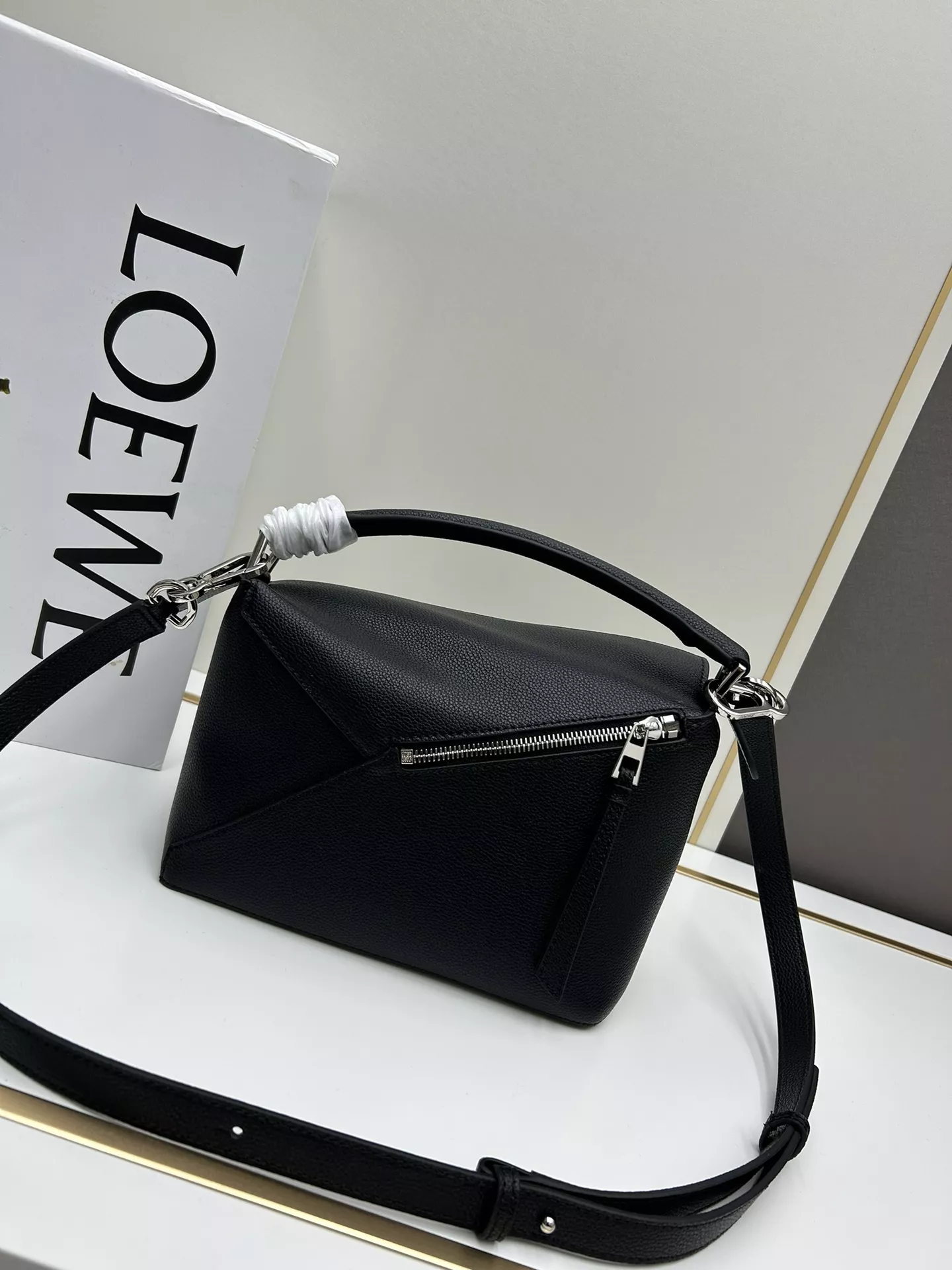 Affordable 8170 LOEWE AAA Quality Messenger Bags For Women