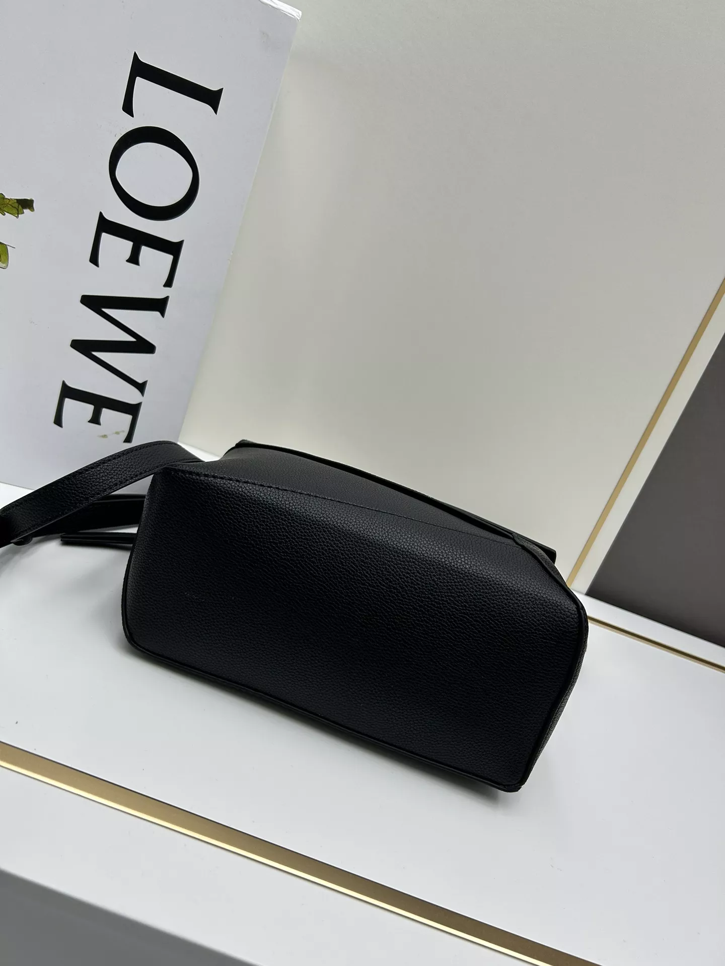 Affordable 8170 LOEWE AAA Quality Messenger Bags For Women