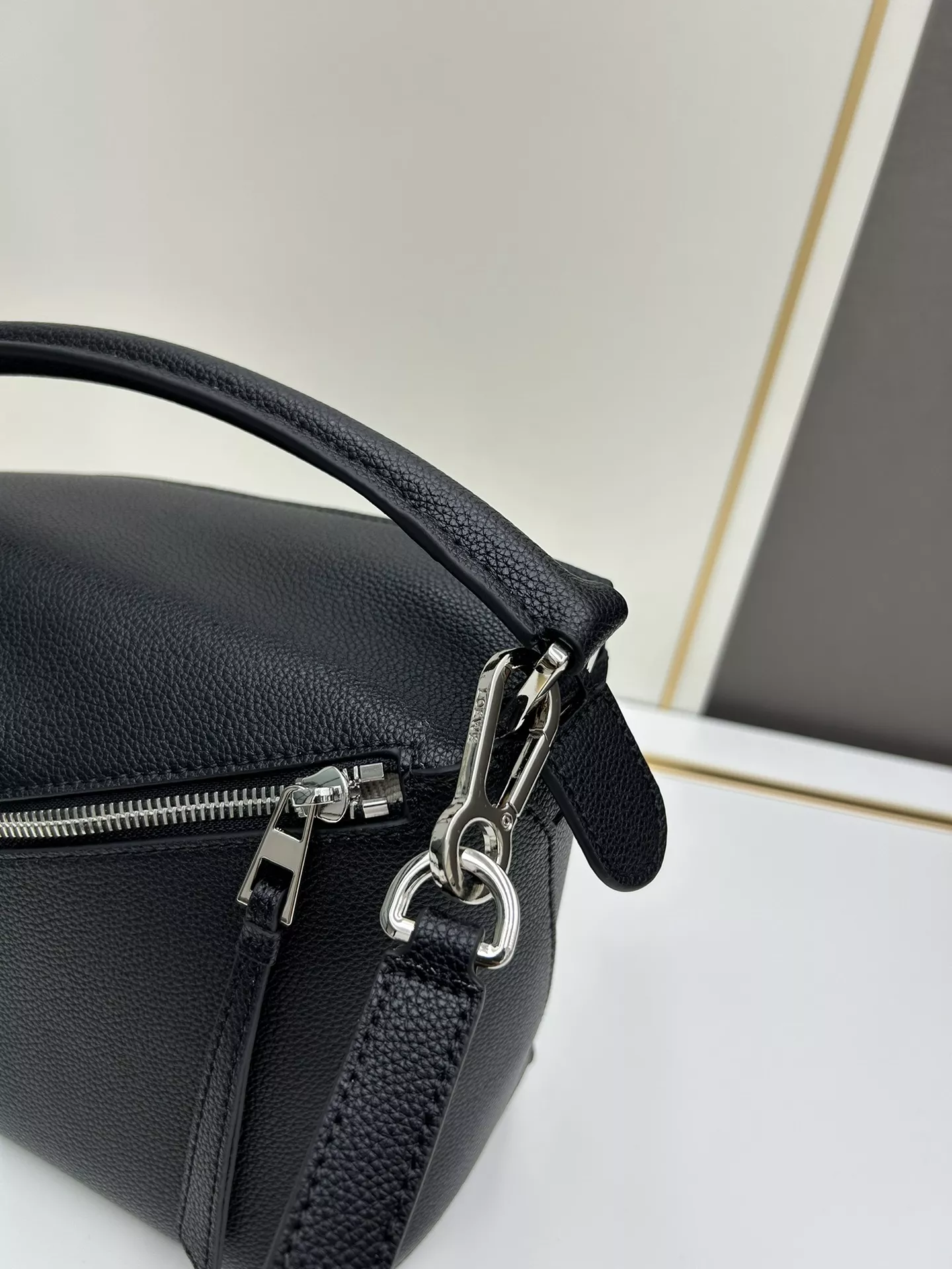 Affordable 8170 LOEWE AAA Quality Messenger Bags For Women