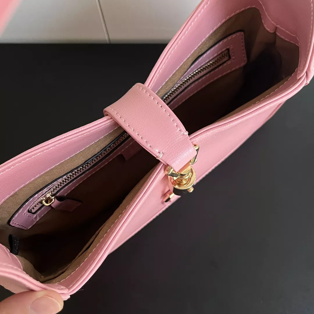 Affordable 8265 Gucci AAA Quality Shoulder Bags For Women