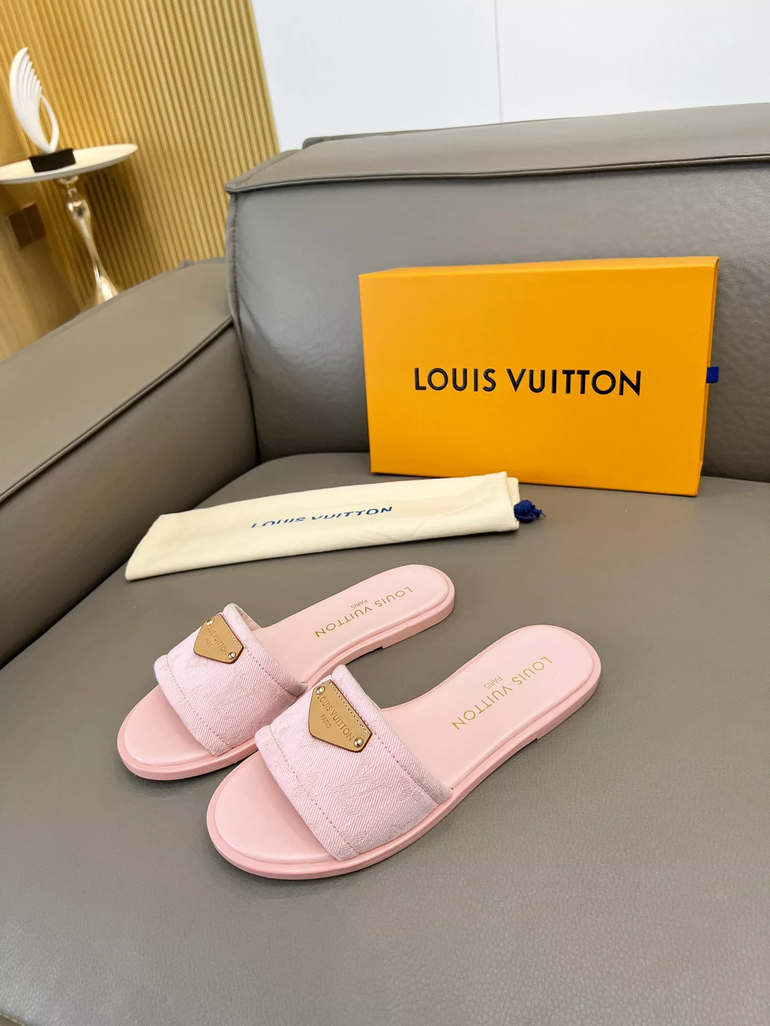 Affordable 8291 Louis Vuitton Slippers For Women