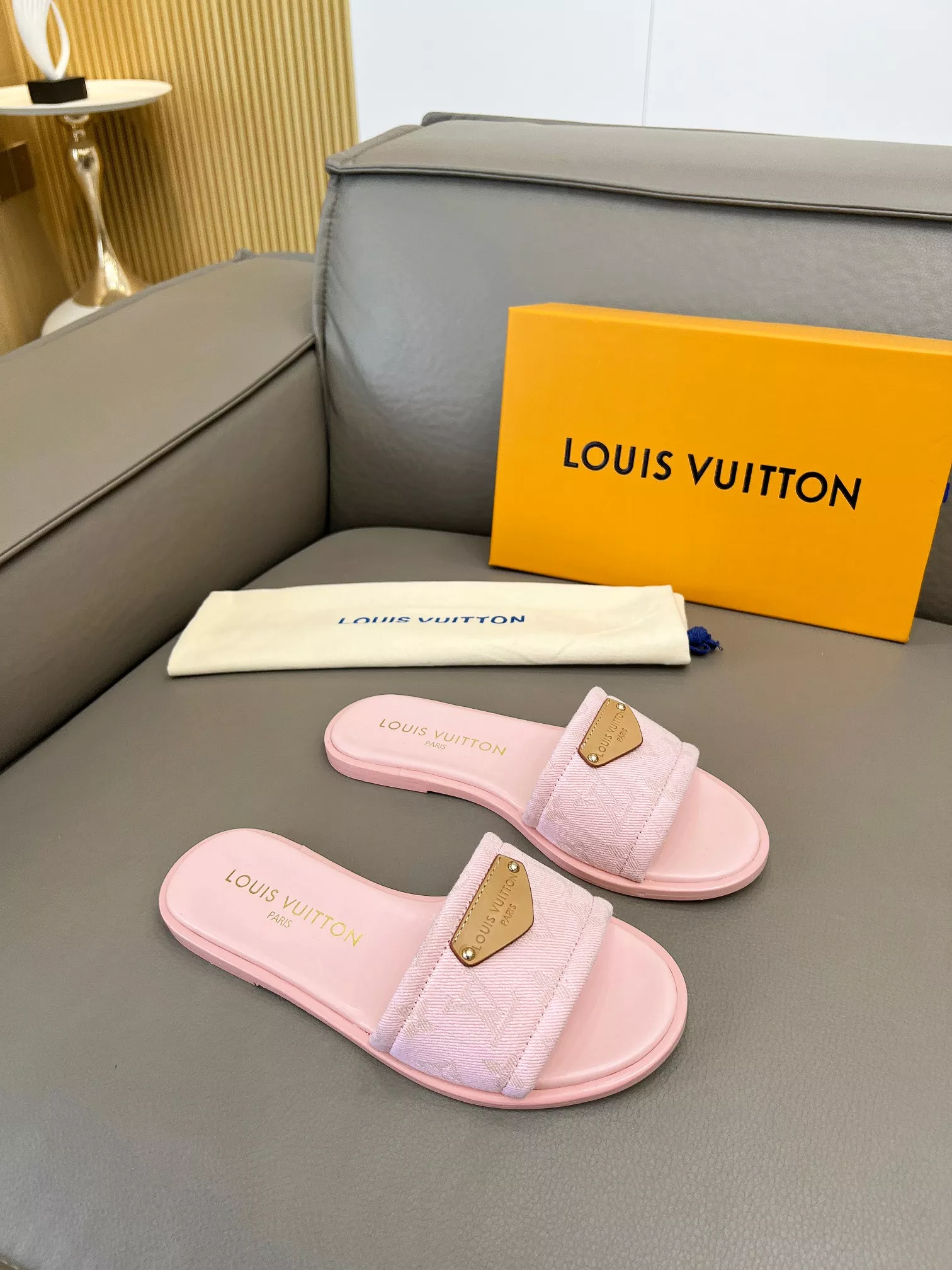 Affordable 8291 Louis Vuitton Slippers For Women