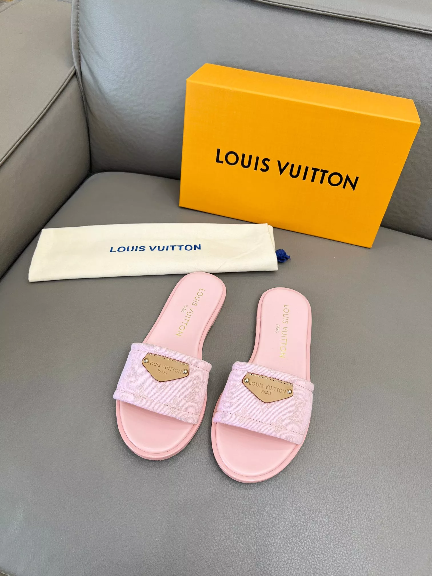 Affordable 8291 Louis Vuitton Slippers For Women