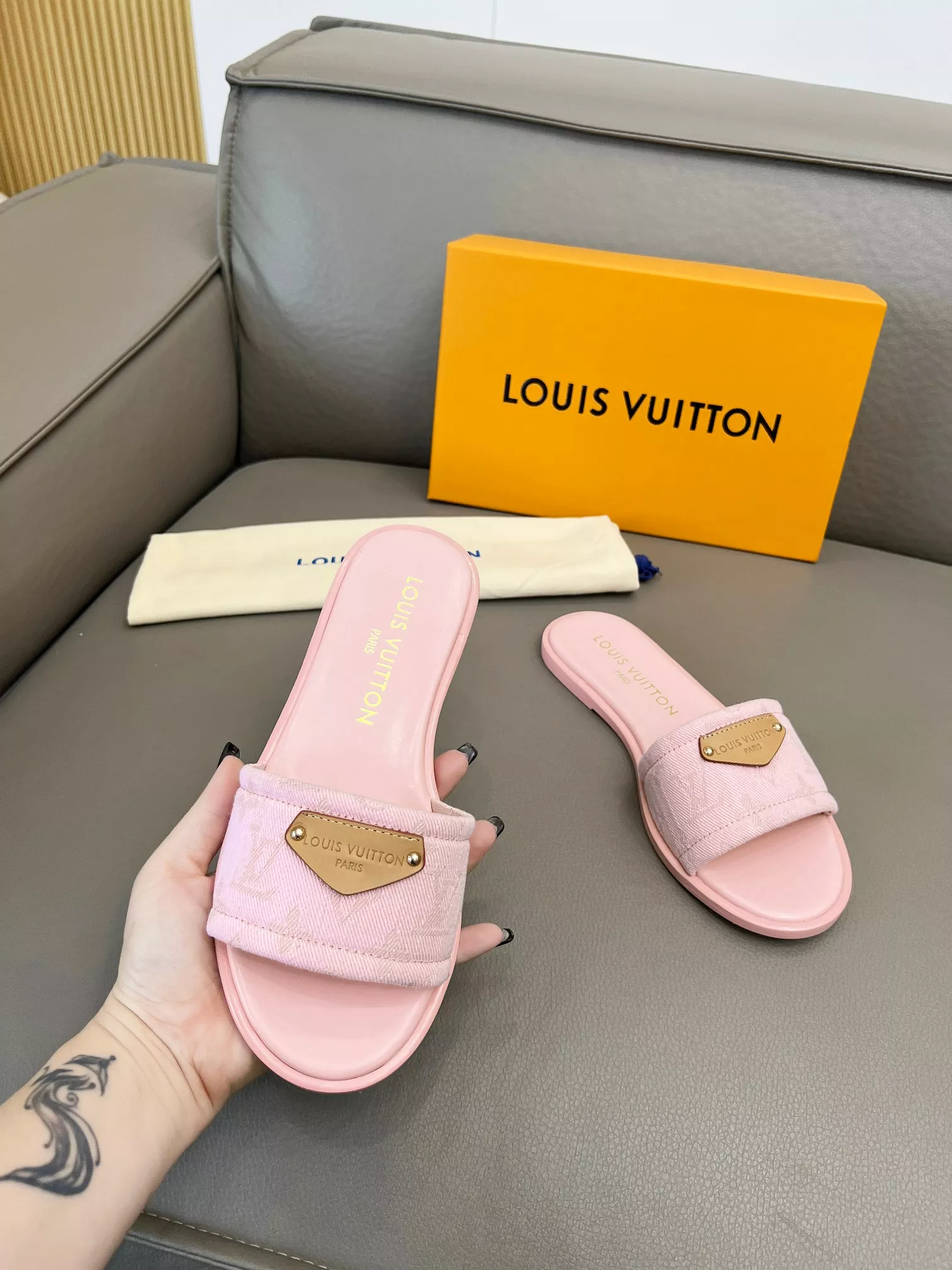 Affordable 8291 Louis Vuitton Slippers For Women