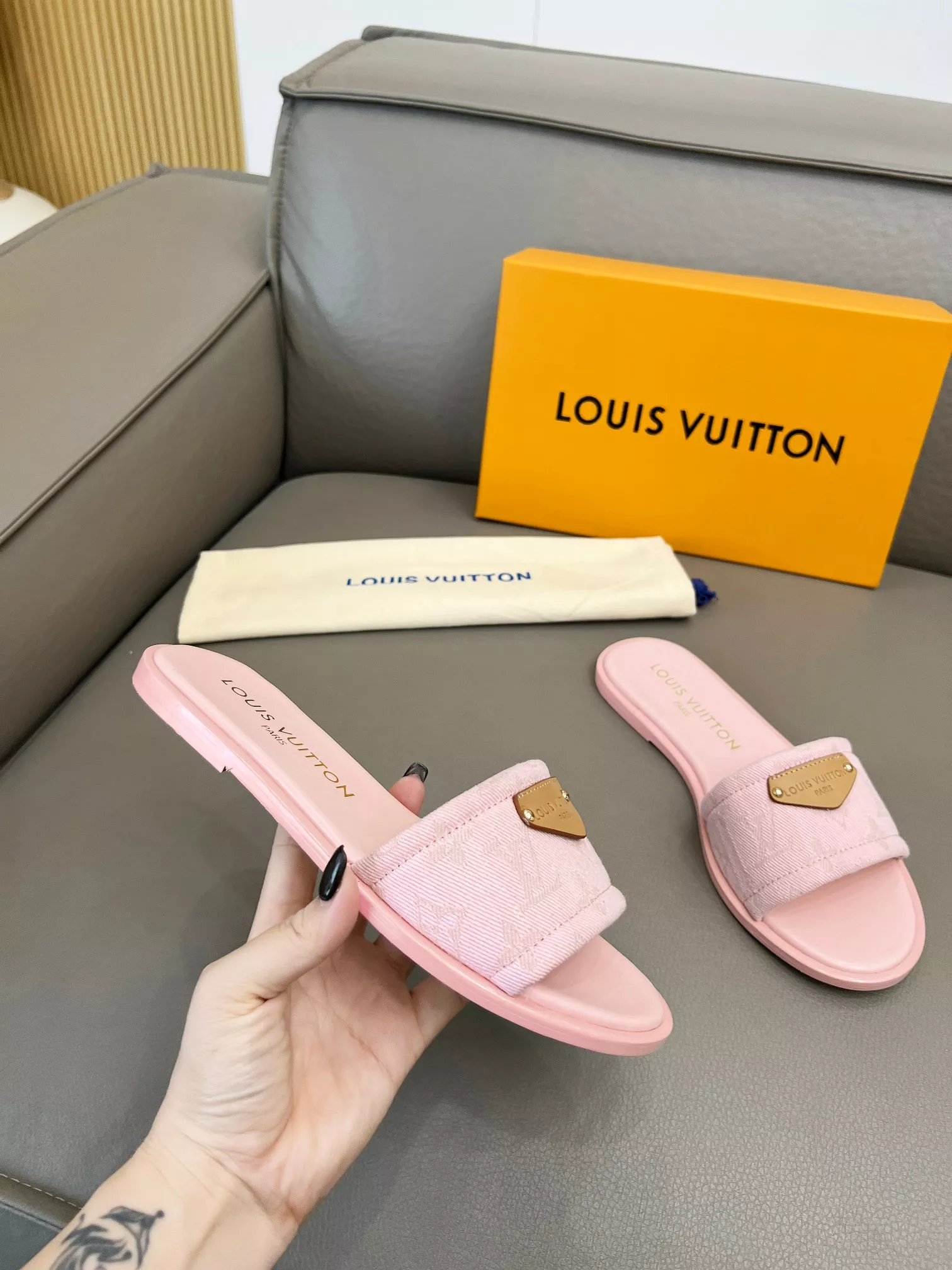 Affordable 8291 Louis Vuitton Slippers For Women
