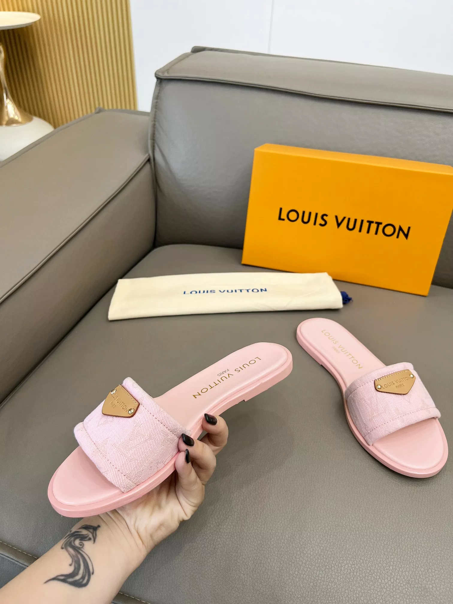 Affordable 8291 Louis Vuitton Slippers For Women