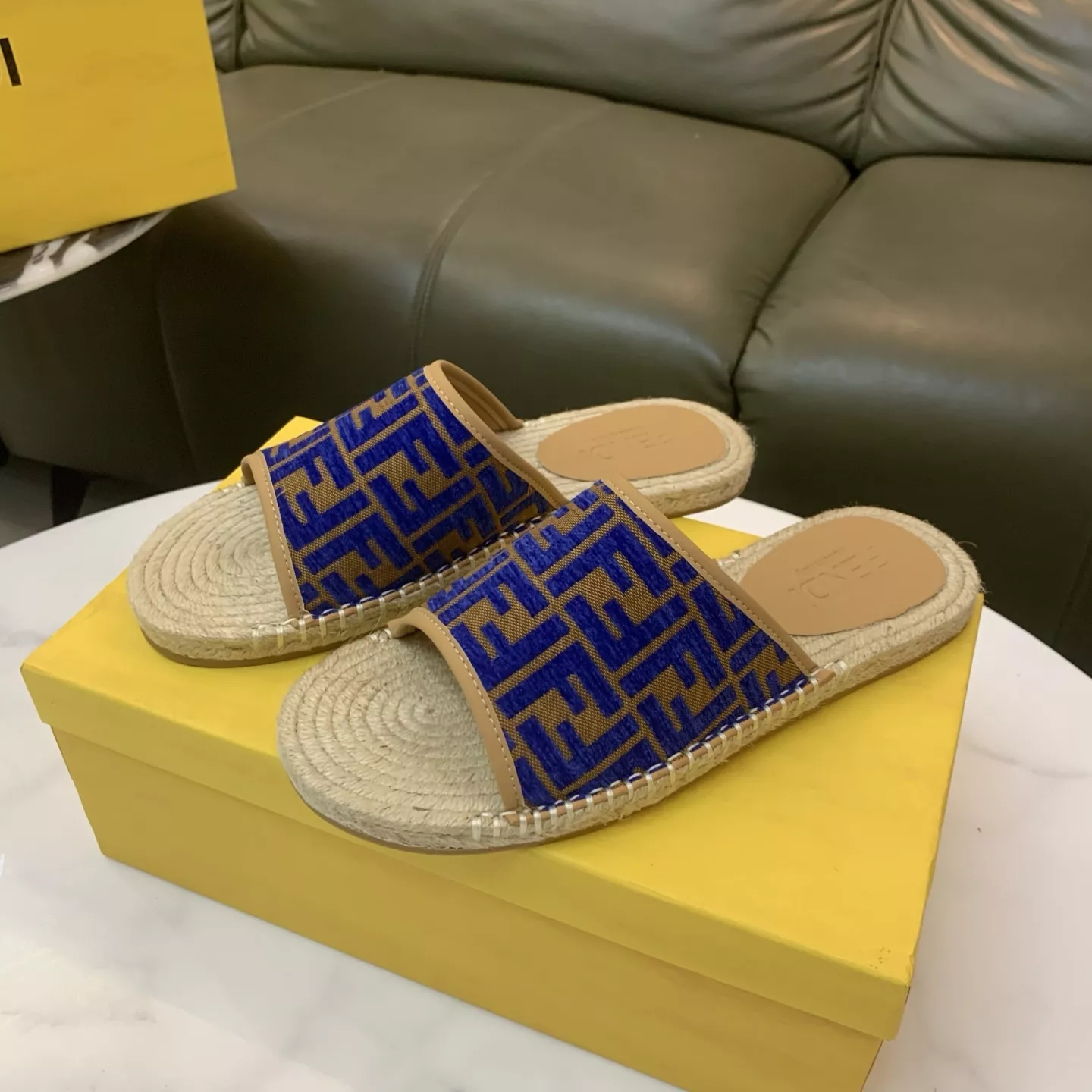 Affordable 8335 Fendi Slippers For Men