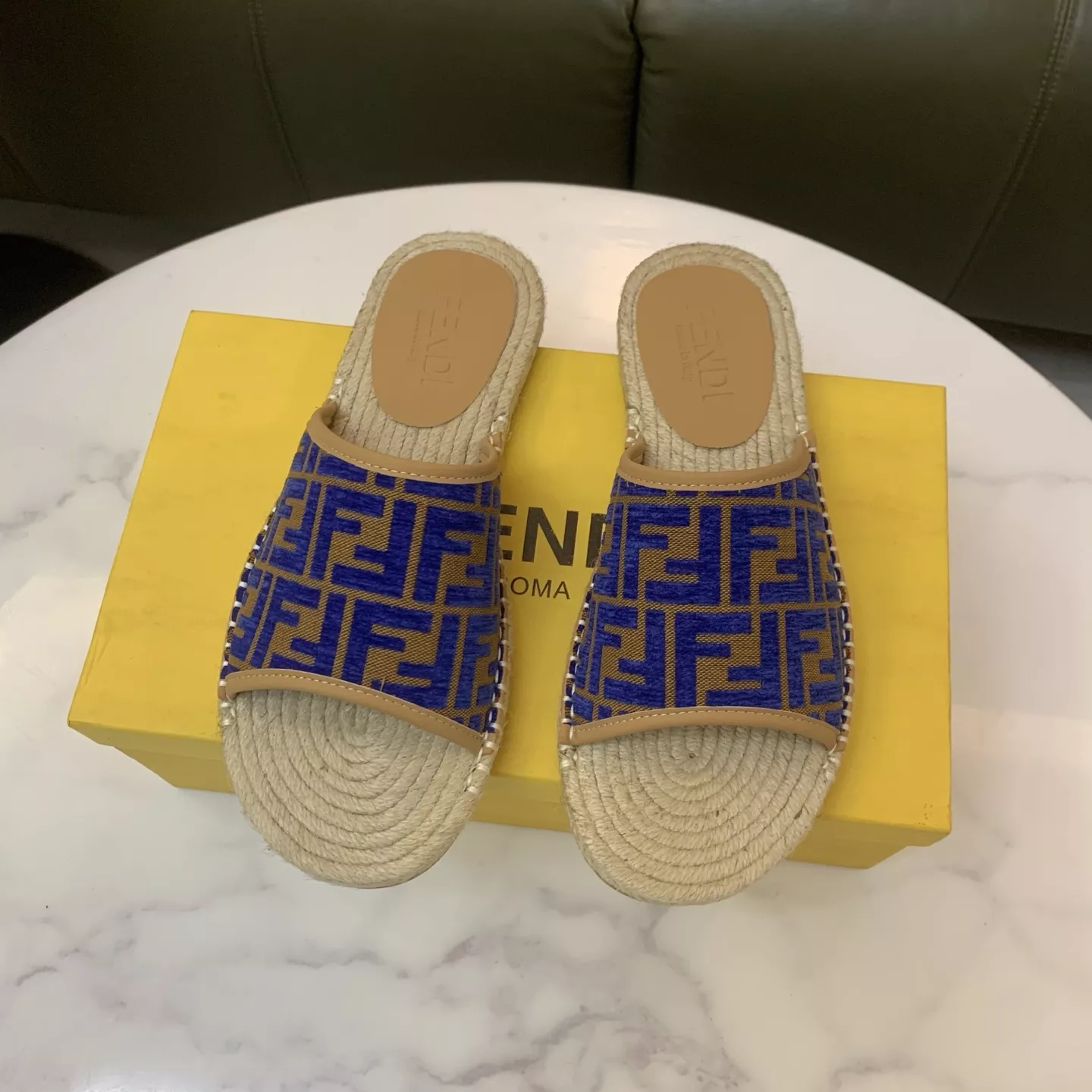 Affordable 8335 Fendi Slippers For Men