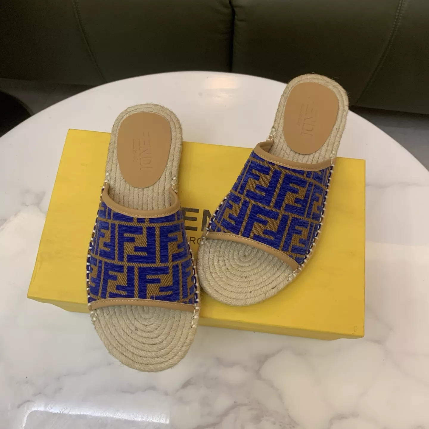 Affordable 8335 Fendi Slippers For Men