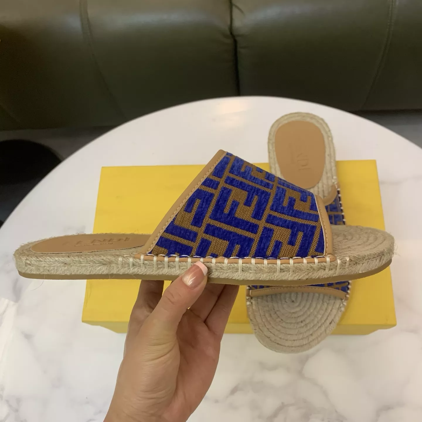 Affordable 8335 Fendi Slippers For Men