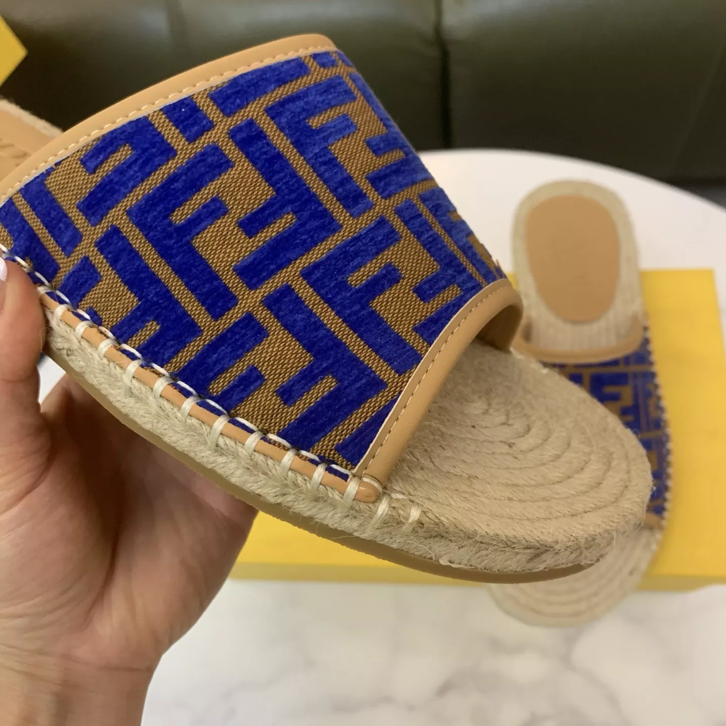 Affordable 8335 Fendi Slippers For Men