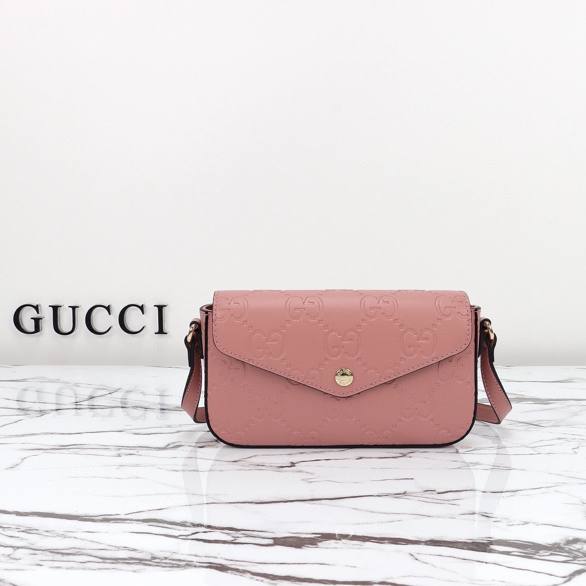 Affordable 8464 Gucci AAA Quality Messenger Bags For Women