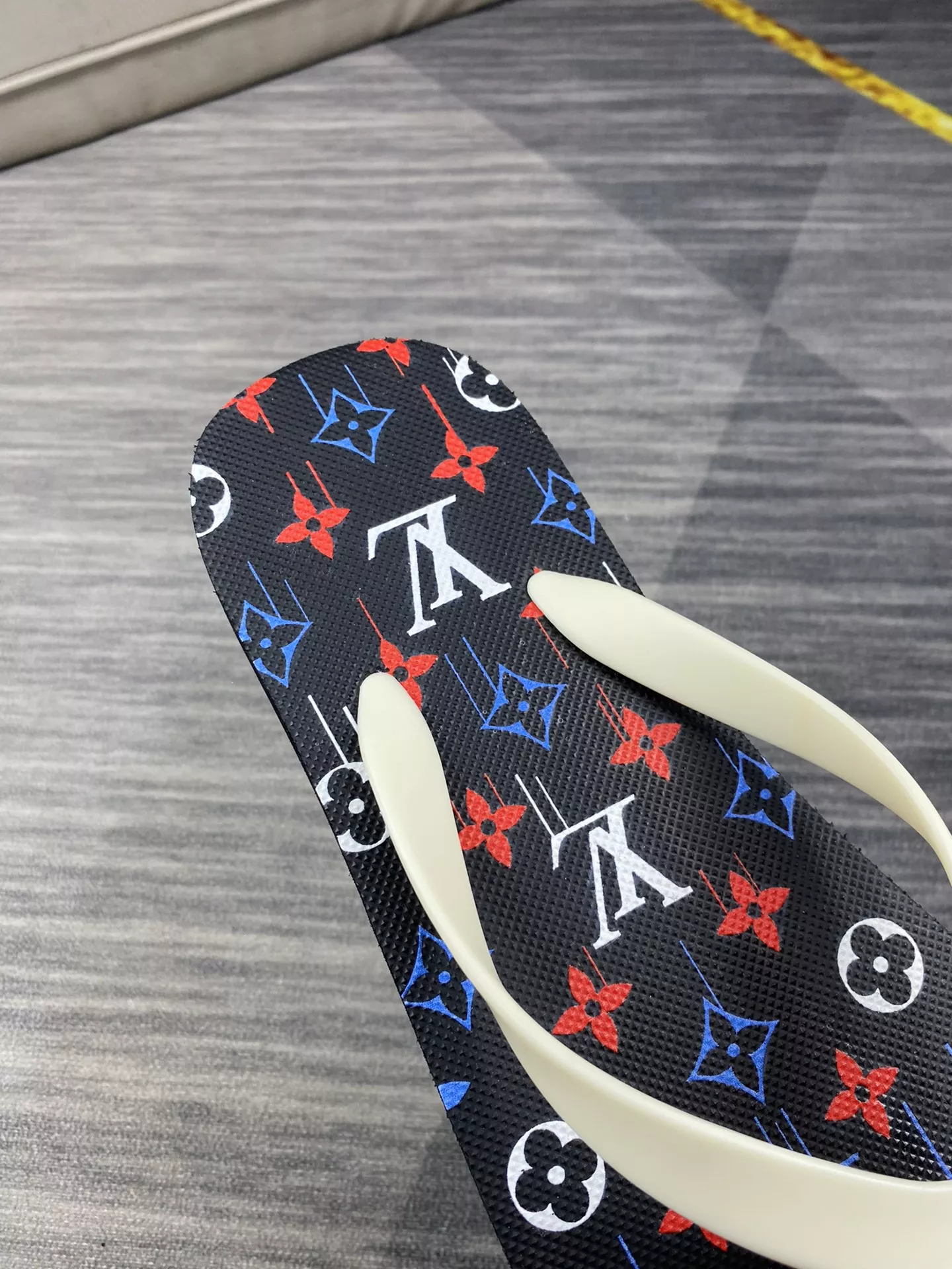 Affordable 8494 Louis Vuitton Slippers For Men