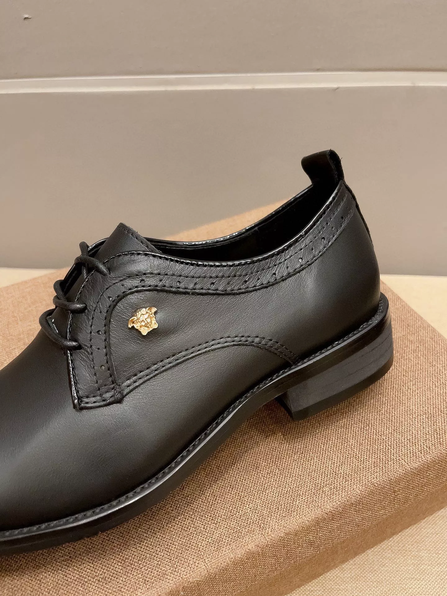 Affordable 8569 Versace Leather Shoes For Men