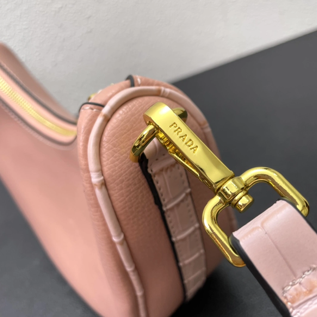 Affordable 8711 Prada AAA Quality Messenger Bags For Women