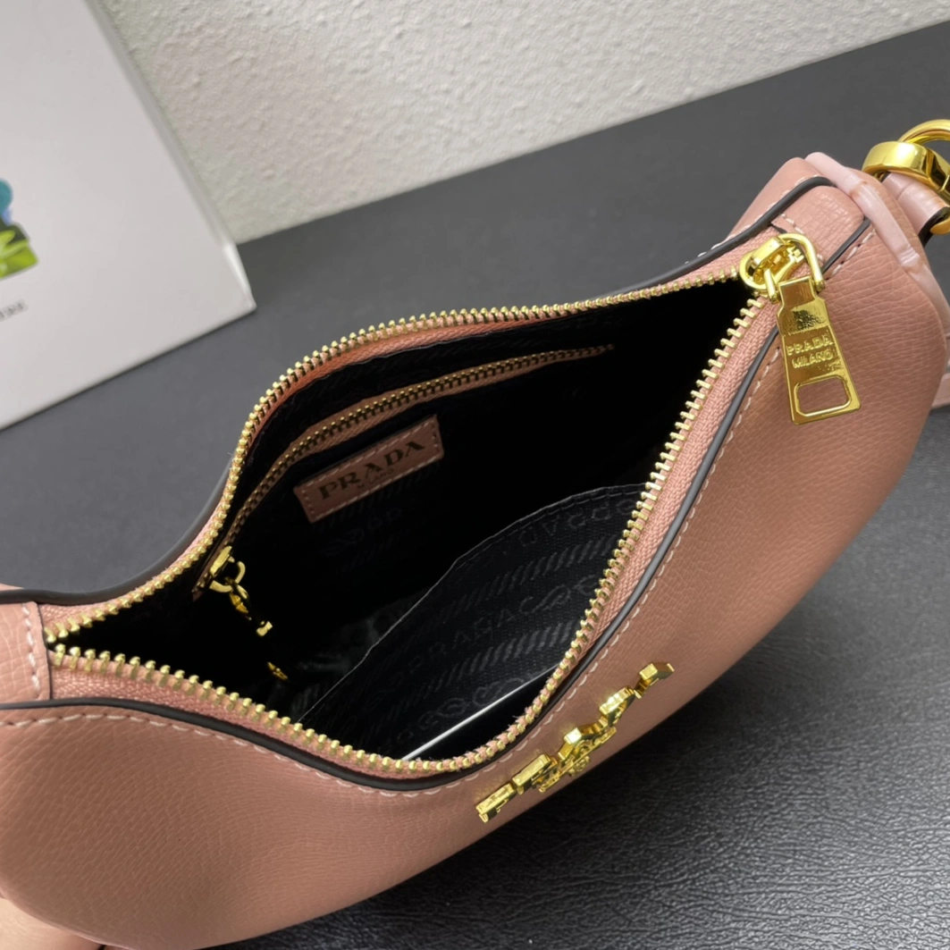 Affordable 8711 Prada AAA Quality Messenger Bags For Women