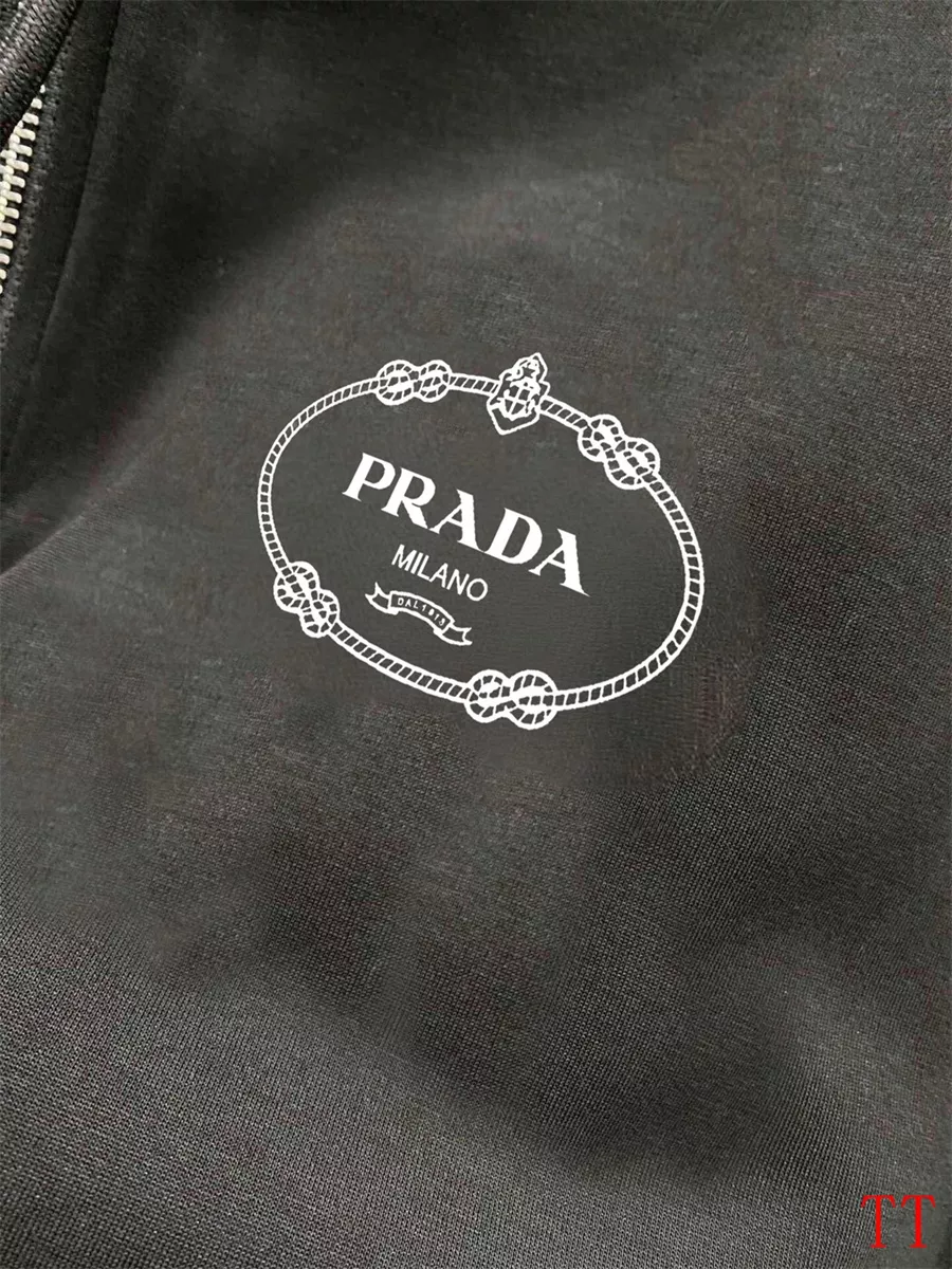Affordable 8995 Prada Tracksuits Long Sleeved For Men