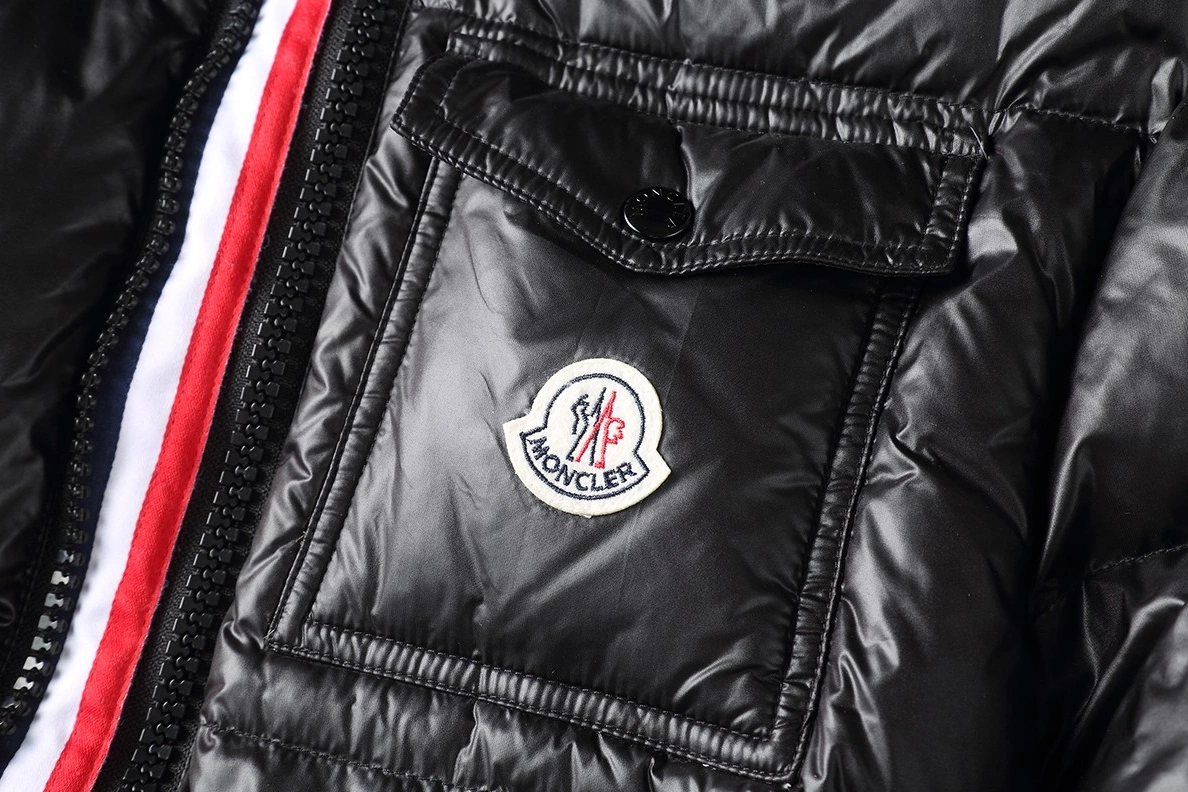 Affordable 9051 Moncler Down Feather Coat Long Sleeved For Men