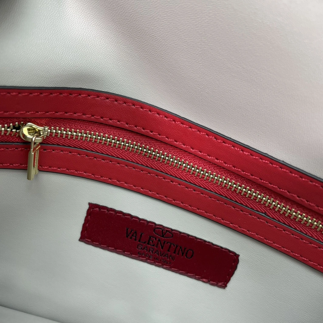 Affordable 9605 Valentino AAA Quality Messenger Bags For Women