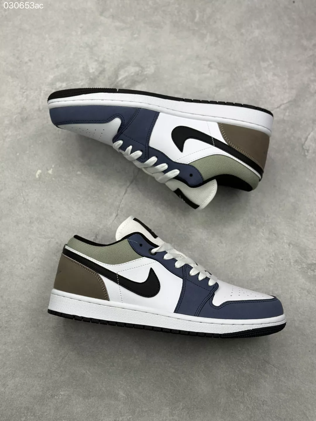 Air Jordan-1-Low For Women Timeless 3882